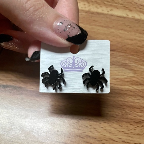 Spider Halloween Stud Earrings - Picture 1 of 5